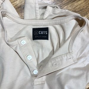 AO Henley CUTS button up split hem